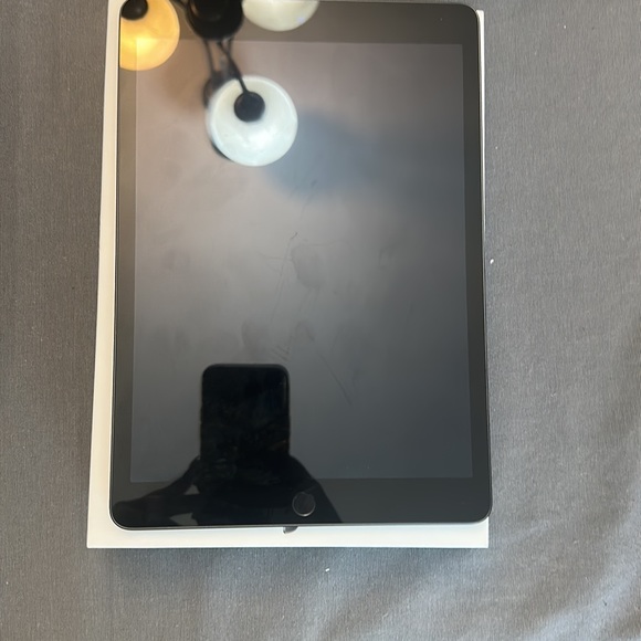 Space Grey Ipad (9th Generation m) Wi-Fi - Picture 2 of 4